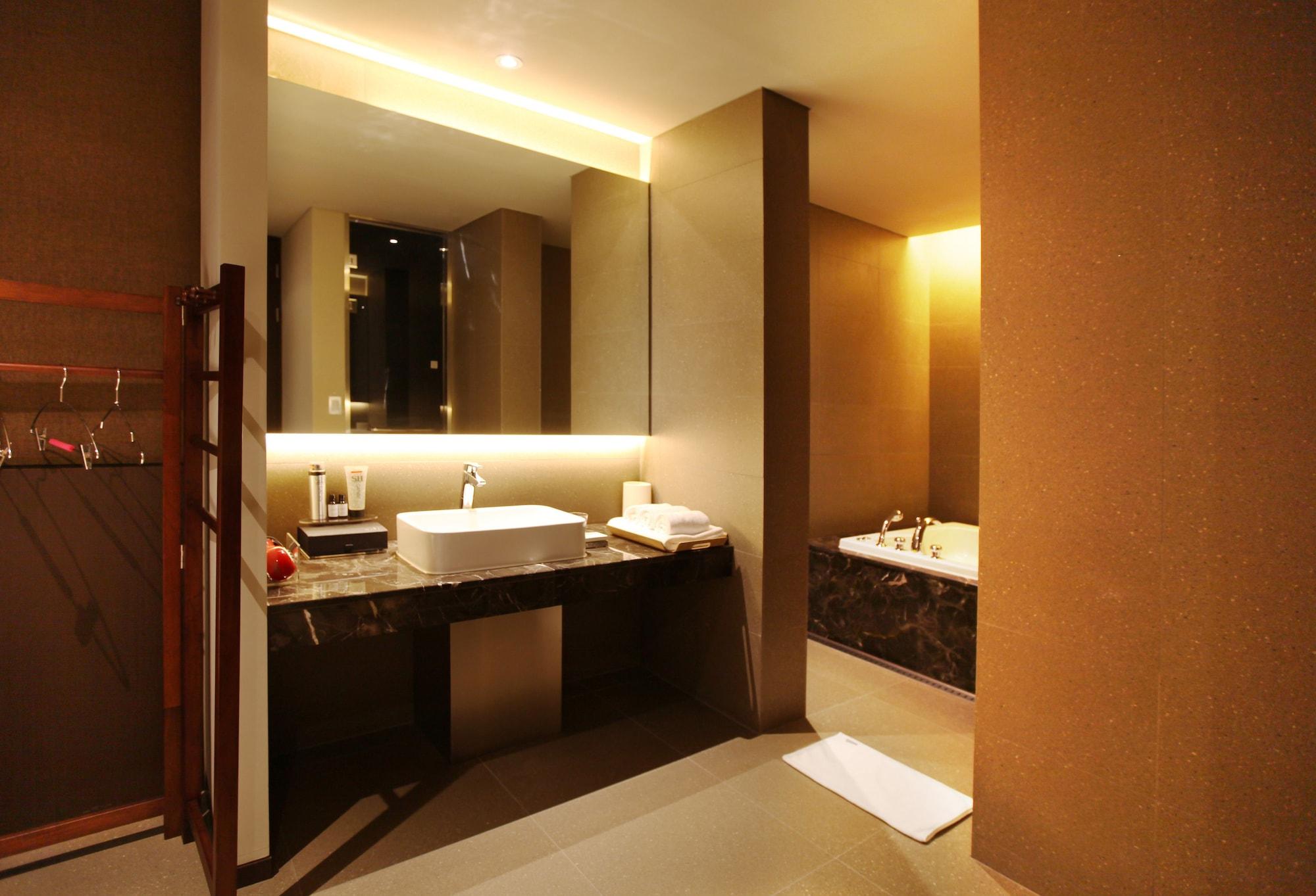 Hotel Vine Соннам Экстерьер фото