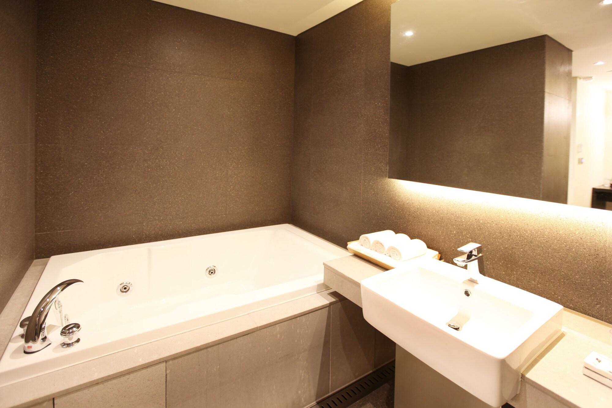 Hotel Vine Соннам Экстерьер фото